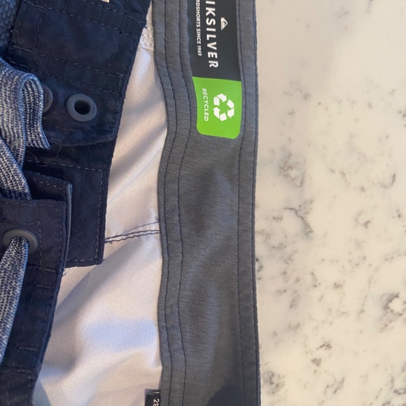 Quicksilver Men’s/ boys board shorts size 28 - Picture 3 of 4